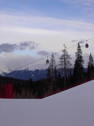 Gondolki na tle gór