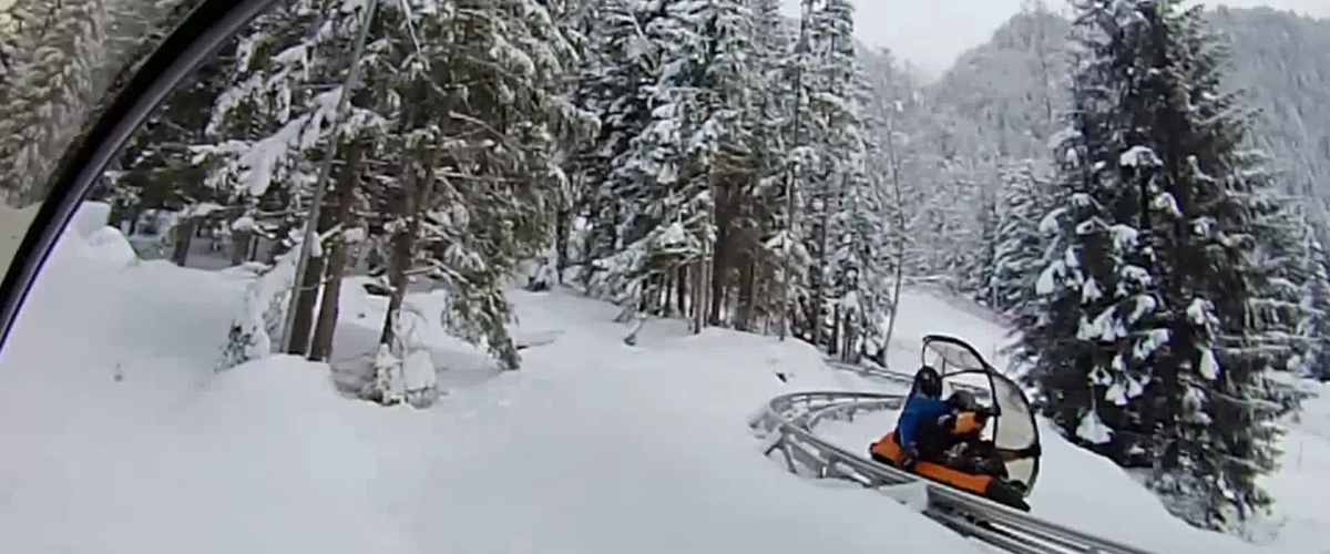 Co zrobić, gdy warunki narciarskie nas nie rozpieszczają? Można pójść przy okazji nart na zjazd kolejką górską. Chamonix w lutym.