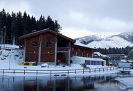 Biela Put, kasy biletowe, wypożyczalnia sprzętu narciarskiego, dolna stacja wyciągu B3