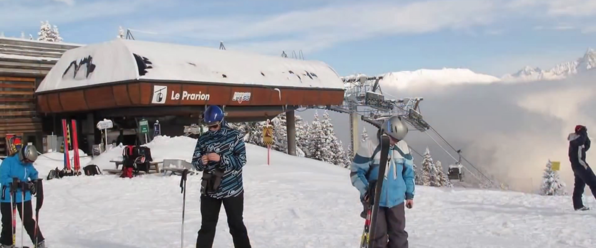 Dolina Chamonix zaprasza. Latem i zimą. Widok na trasy Les Houches.