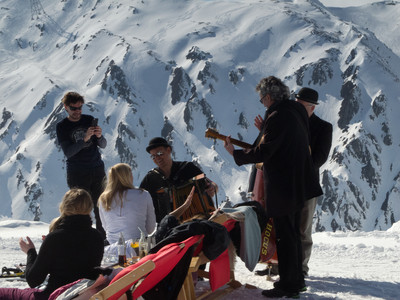 Koncert przed  Schneekarhütte w Mayrhofen