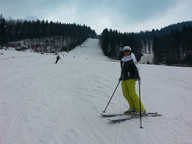 Zadowolona narciarka 