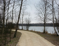 Ścieżka w całości nie jest brukowana ale jedzie się po niej bardzo dobrze