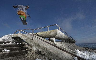 Wojtek Pawlusiak - Jibbing na statku fot. Łukasz Nazdraczew