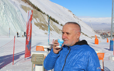 Delektując się Cayi`em - wszędobylska turecka herbata (fot. Pauline van der Wall)