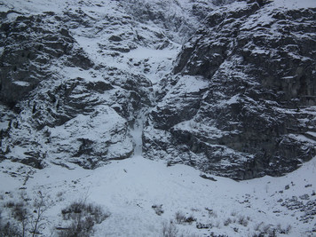 Lawina obok Morskiego Oka (foto: Michał Nowak)