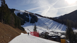 Folgaria. Czerwona trasa nr 8 widziana z niebieskiej trasy nr 7 (foto: Olek Kaleta) Folgaria. Czerwona trasa nr 8 widziana z niebieskiej trasy nr 7 (foto: Olek Kaleta)