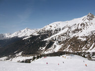 Końcówka trasy Paradiso, w prawo do gondolek, w lewo do Ponte di Legno
