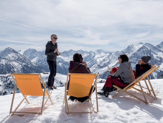 Apres ski w Schneekar Huette (foto: Zillertal Tourismus / T. Straub) Apres ski w Schneekar Huette (foto: Zillertal Tourismus / T. Straub)