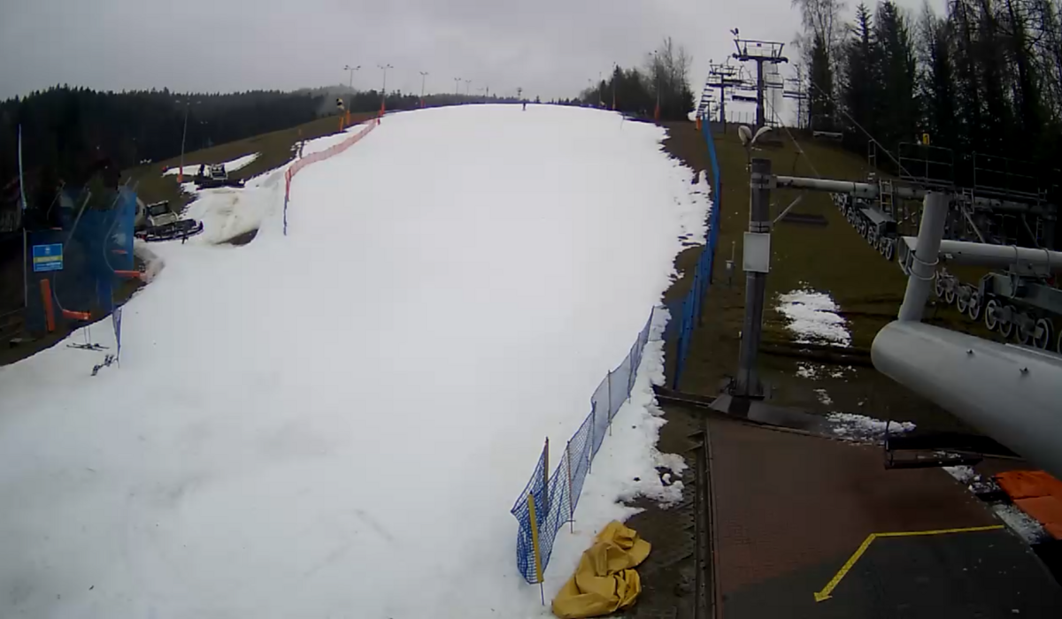 Dwie Doliny Wierchoma obraz z kamery 24 12 2019 (źródło: webcamera.pl) Dwie Doliny Wierchoma obraz z kamery 24 12 2019 (źródło: webcamera.pl)