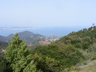 Lazurowe wybrzeże- miasteczko w oddali