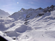 Śnieżny, słoneczny dzień