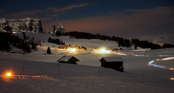 Biegówki o północy w Alpe di Siusi (foto: materiały prasowe)