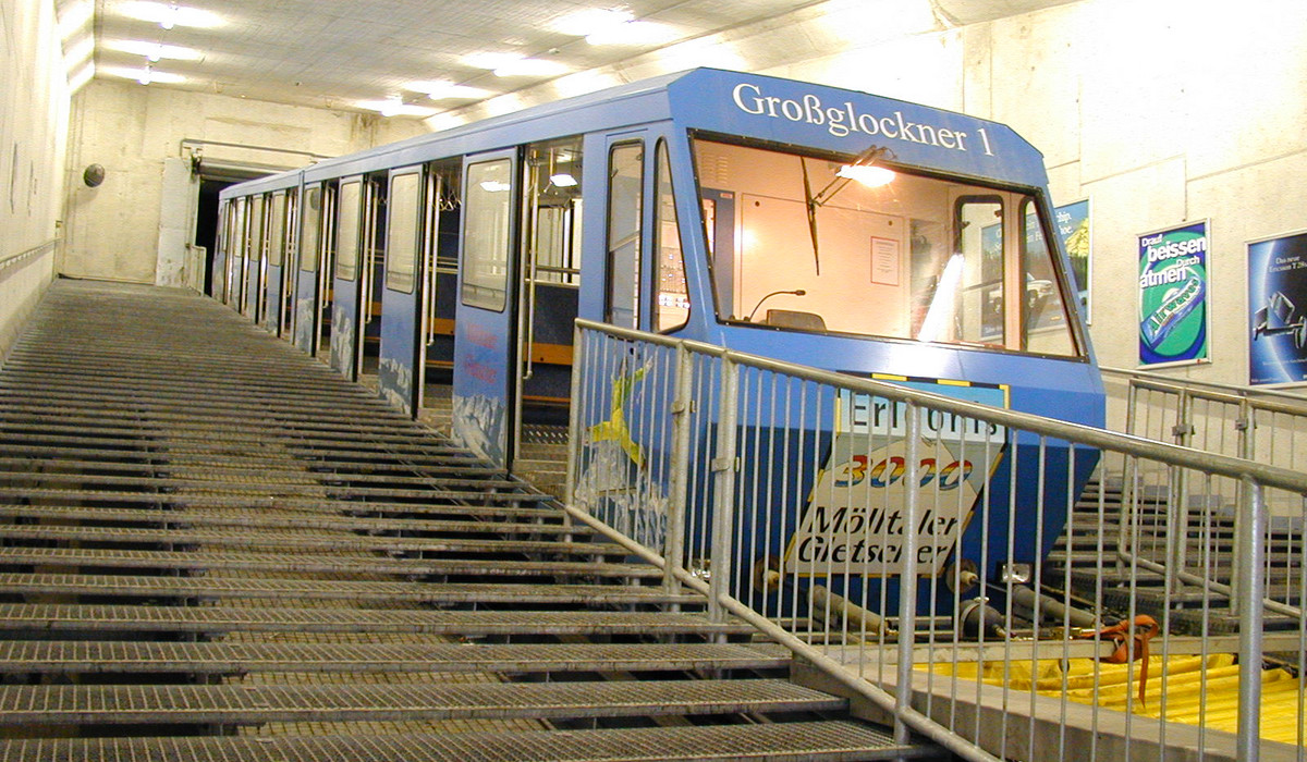 Podziemna kolejka na lodowiec.