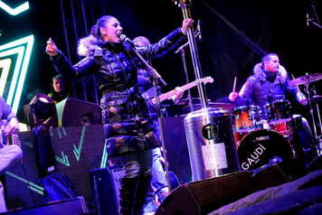 Artysci na scenie (foto: nartyslowacja.pl)