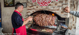 "Poziomo" pieczony kebap - specjalność Erzerum (fot. P. Burda) "Poziomo" pieczony kebap - specjalność Erzerum (fot. P. Burda)
