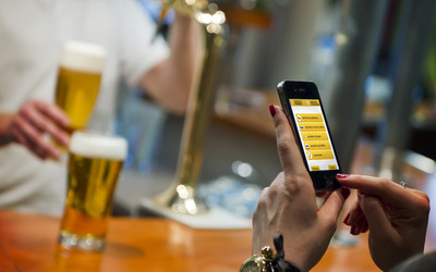 Alkomat w komórce (foto: Kompania Piwowarska)