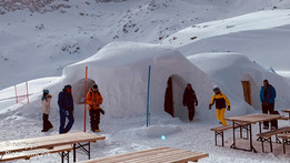 Bar w iglo u podnóża lodowca Presena (fot. P. Tomczyk)