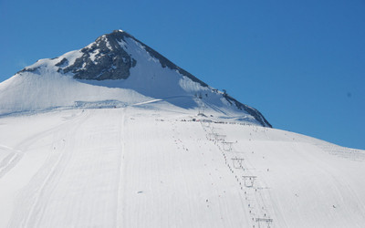 Narty latem na Passo Stelvio / źródło: pirovano.it/