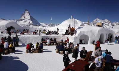 Zermatt - wypoczynek w w wiosce Igloo (foto: © by HR Web & Art info@webandart.ch ) Zermatt - wypoczynek w w wiosce Igloo (foto: © by HR Web & Art info@webandart.ch )