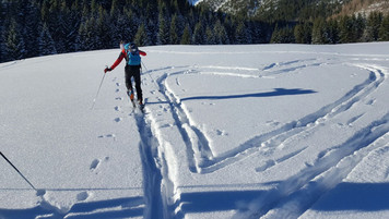 Młodzi skitourowcy Młodzi skitourowcy