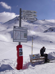 Drogowskazy i mapa na Portette