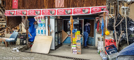 Lokalny sklepik można znaleźć w każdej wiosce (fot. P. Burda)