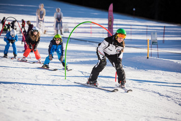 Szkółka narciarska dla dzieci w Obereggen (fot. Obereggen AG / Antie Braito)
