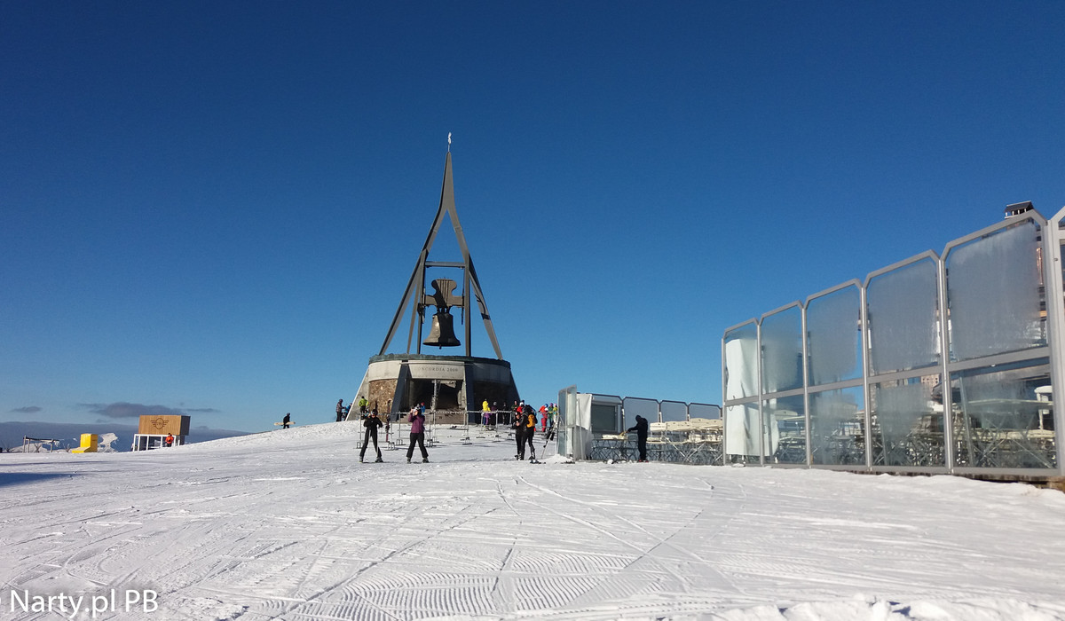 Słynny dzwon na Kronplatz, bija punktualnie w południe (foto: Narty.pl PB) Słynny dzwon na Kronplatz, bija punktualnie w południe (foto: Narty.pl PB)