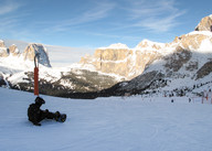Urokliwe pasmo górskie w Canazei
