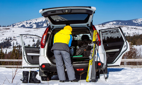 Jak bezpiecznie przewozić narty i sprzęt w samochodzie Jak bezpiecznie przewozić narty i sprzęt w samochodzie