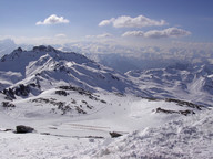 Stok na tle panoramy gór