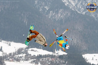Sony VAIO Extreme Series Winter Edition- narciarz i snowboardzista w skoku 
