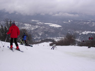 Widok z górnej stacji na początek trasy