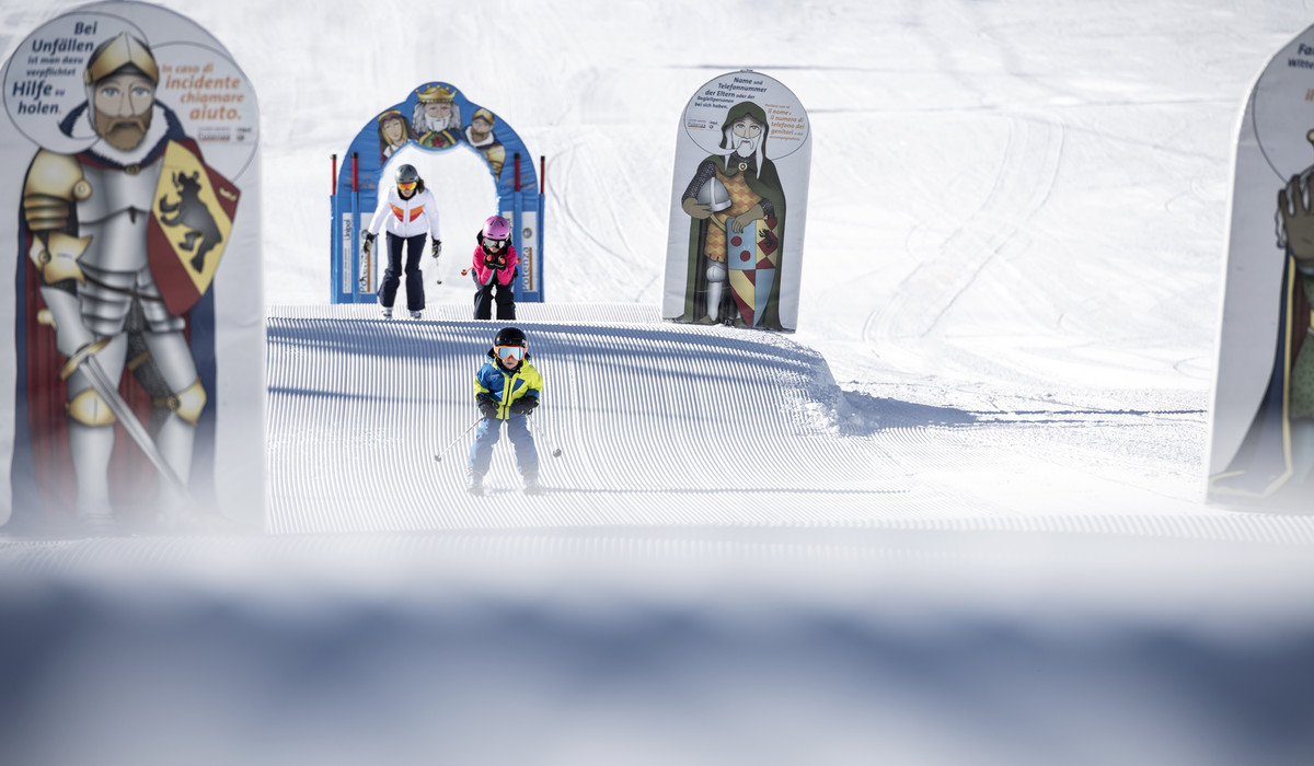 Dzieci na nartach w Południowym Tyrolu (IDM Südtirol fot. Alex Filz 2) Dzieci na nartach w Południowym Tyrolu (IDM Südtirol fot. Alex Filz 2)