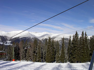 Widok z wyciągu na wzgórza