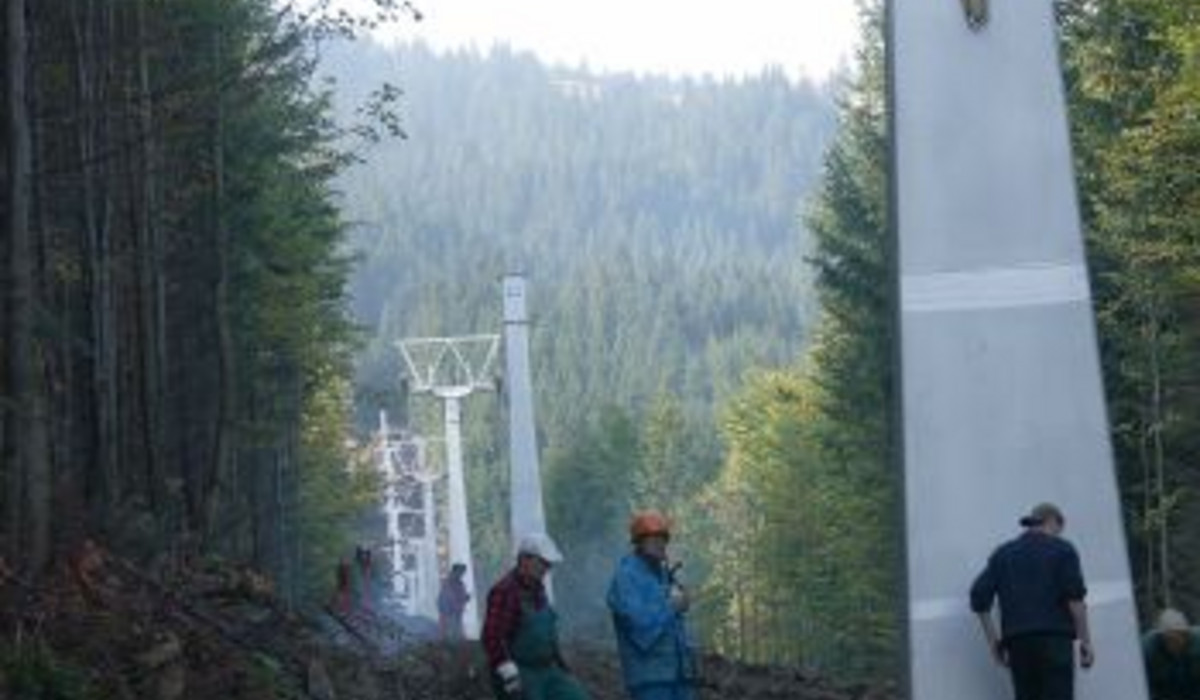 Stawianie podpór (foto:GAT) Stawianie podpór (foto:GAT)