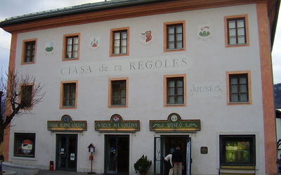 Ciasa de ra regoles /źródło MaiDireLollo - Own work, CC BY-SA 3.0, https://commons.wikimedia.org/w/index.php?curid=7321406