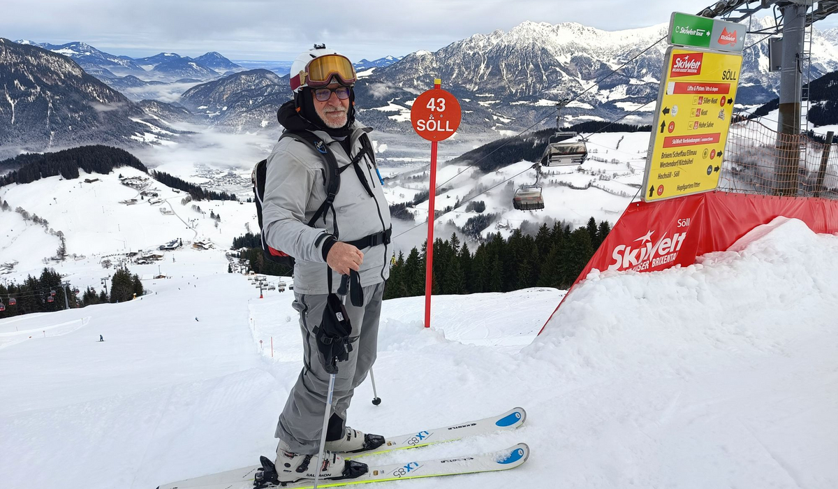 SkiWelt w skrócie – alpejska karuzela z twierdzą i wiedźmami w tle.