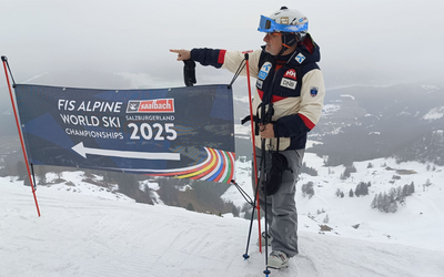 Autor w drodze na Mistrzostwa Świata w Saalbach / fot. archiwum autora Piotr Burda pokazuje którędy jechac na nartach by trafić na stoki Mistrzostwa Świata w Saalbacha Świata w Saalbach / fot. archiwum autora