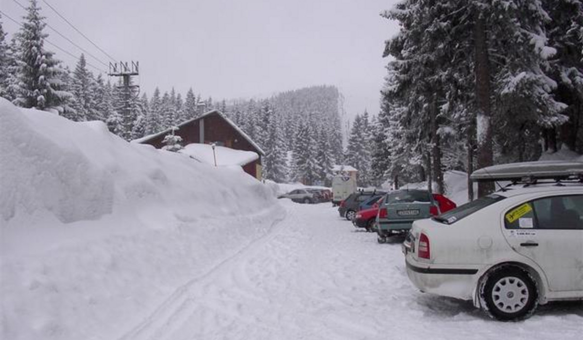 Parking przy krzesełku. Parking przy krzesełku.