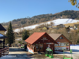 Ośrodek narciarski Cieńków-przy dolnej stacji wyciągu krzesełkowgo (fot. P. Tomczyk)