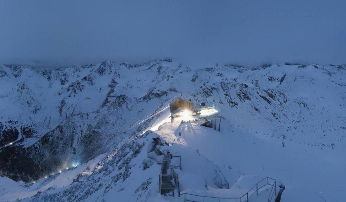 Webcam - widok na Hotel Grawand (źródło: valsenales.panomax.com)