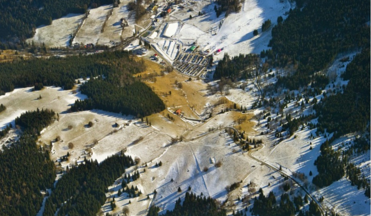 Z lotu ptaka (foto: czarnagora.pl)