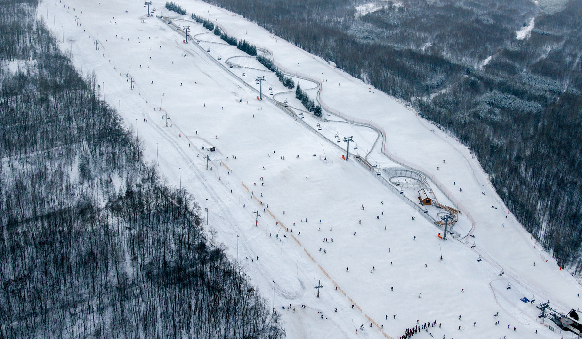 Góra Kamieńsk z motolotni (foto: www.gorakamiensk.info)
