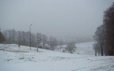 Pierwszy śnieg w Zieleńcu (foto: Zieleniec SKI Arena)