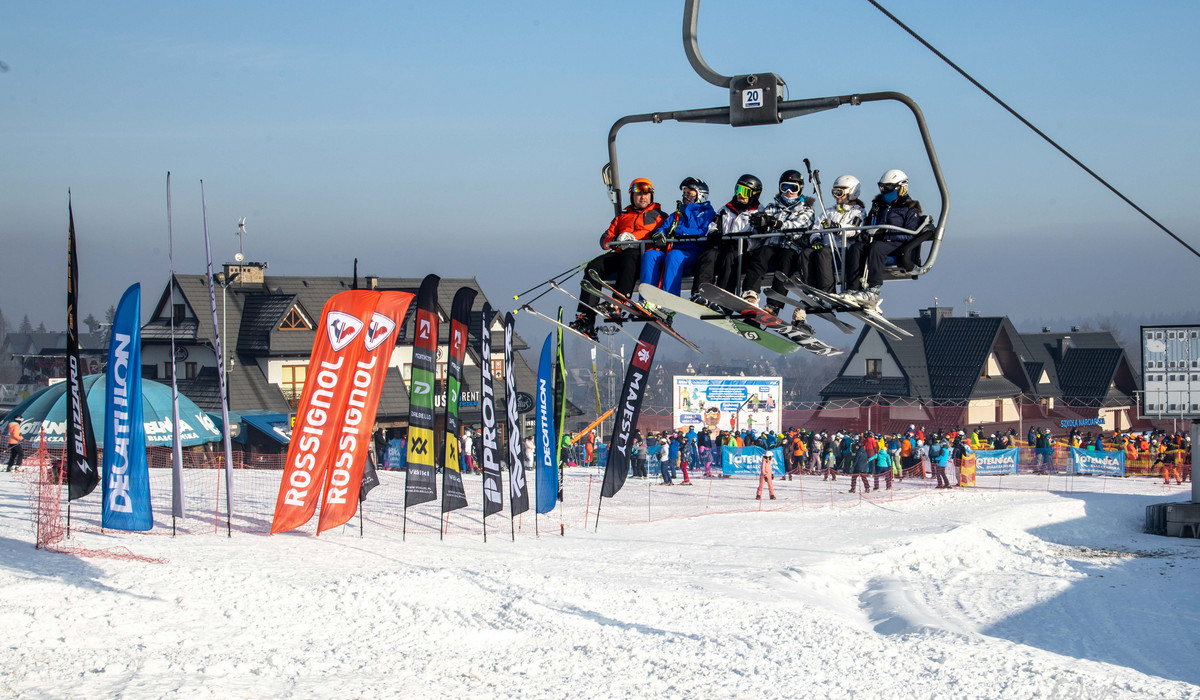 Narciarze w maseczkach podczas obostrzeń (foto: mat. prasowe)