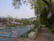 OGRÓDKI PIWNE SĄ PRZY CAŁEJ TRASIE. PRZED NAMI HOTEL GOŁĘBIEWSKI.