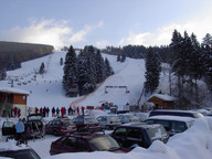 WYCIĄG KRZESEŁKOWY. STOK PO PRAWEJ STRONIE PRZYGOTOWANY DO ZAWODÓW. 22.01.2006