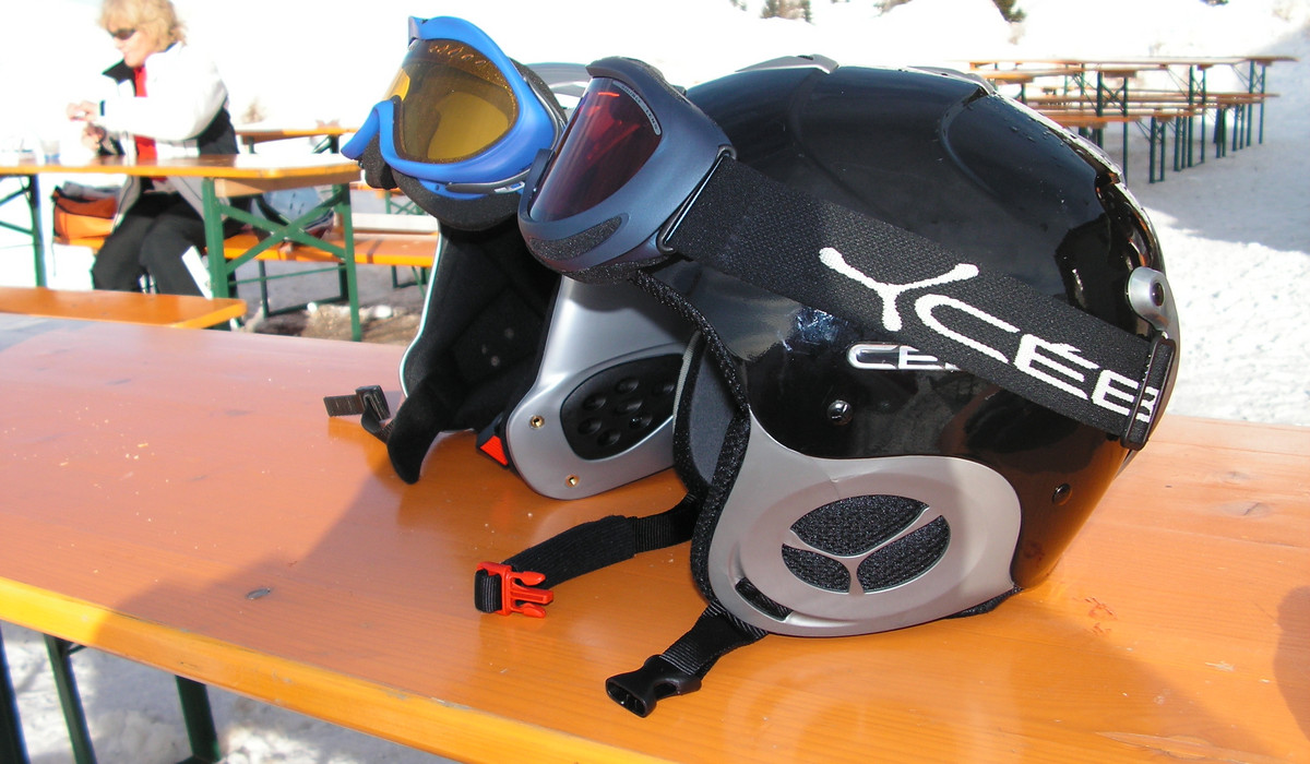 Zalecane kaski (foto: P. Burda)